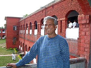 Archivo:Muhammad Yunus at Chittagong Collegiate School