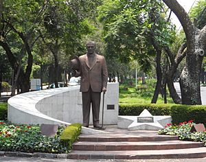 Archivo:Mustafa Kemal Ataturk Reforma Mex D.F