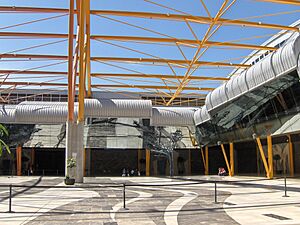 Archivo:Palacio de Congresos Málaga patio