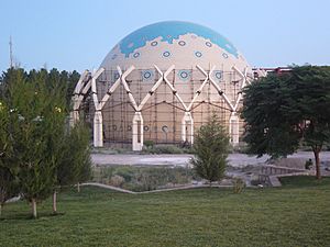 Archivo:Planetarium of Omar Khayyam - Nishapur