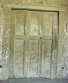 Archivo:Plaster cast of folding doors, Pompeii