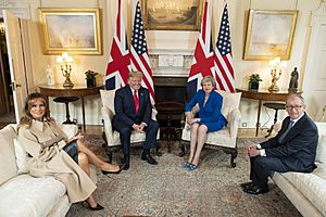 Archivo:President Trump and First Lady Melania Trump at No. 10 Downing Street (48007929167)
