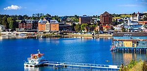 Archivo:Puerto Varas Chile scenes - (25092093591) (cropped)