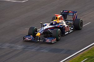 Archivo:Red Bull RB5 Barcelona testing