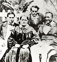 Archivo:Royal Family of Tahiti, 1864, closeup
