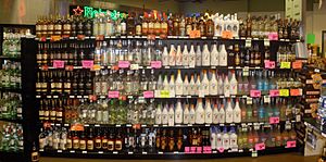 Archivo:Rum display in liquor store