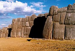 Archivo:Sacsahuaman wall2