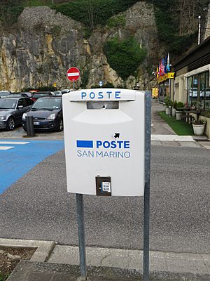 Archivo:San Marino postbox 02