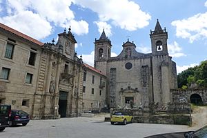 Santo Estevo de Ribas de Sil, fachada principal.JPG