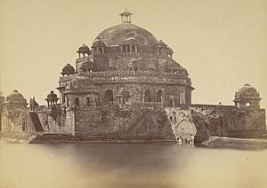 Archivo:Sher Shah Suri's Tomb, Sasaram, 1870 photograph