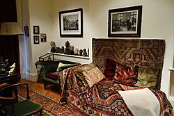 Archivo:Study with the couch, Freud Museum London, 18M0143