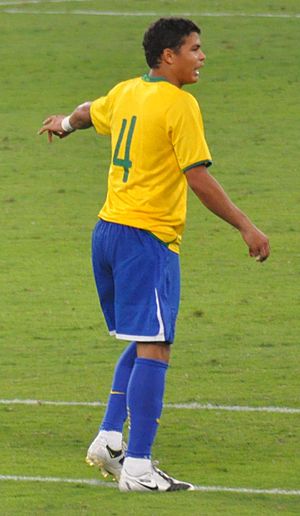 Archivo:Thiago Silva Brazil-England 2009