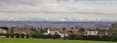 Archivo:Toulouse - vue sur les Pyrénées