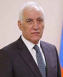 Vahagn Khachaturyan portrait (cropped).jpg
