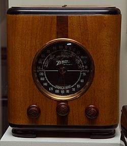 Archivo:Zenith cube radio