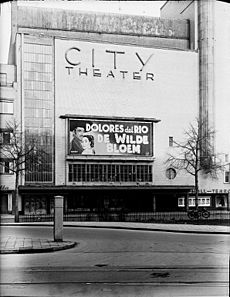 Archivo:12-03-1947 03417 City Theater (5231589440)