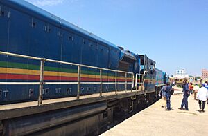 Archivo:Arrivée d'un train à Brazzaville, au Congo, le 28 novembre 2018