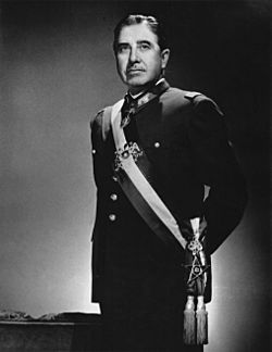 Augusto Pinochet foto oficial.jpg
