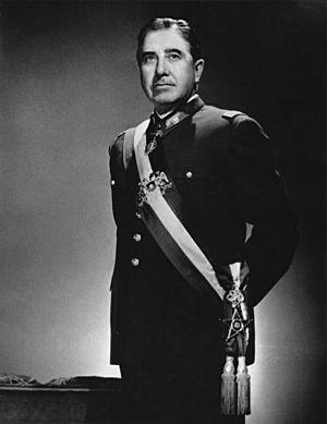 Augusto Pinochet foto oficial.jpg