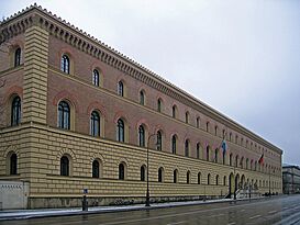 Bayerische Staatsbibliothek - München - Westansicht.jpg
