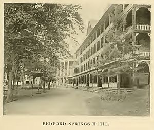 Archivo:Bedford Springs Pennsylvania Hotel from Book of the Royal Blue April 1909 Vol 12 No 07 Page 13