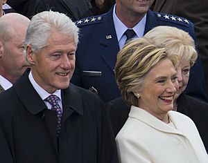Archivo:Bill and Hillary Clinton at 58th Inauguration 01-20-17 (cropped)