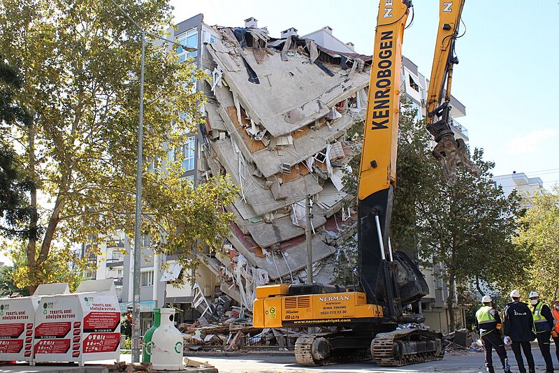 Building destroyed due to earthquake