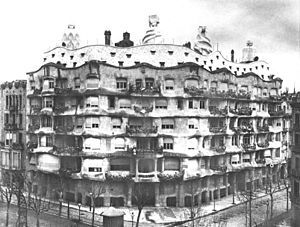Archivo:Casa Milà (1914)