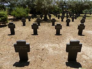 Archivo:Cementerio Militar Alemán de Cuacos de Yuste, Cáceres, España, 2017 13