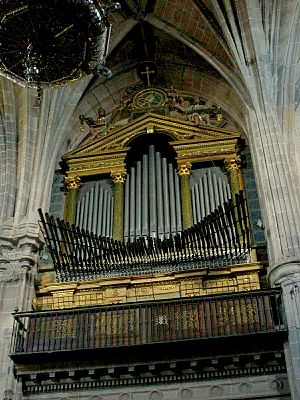 Archivo:Coria - Catedral, interiores 01