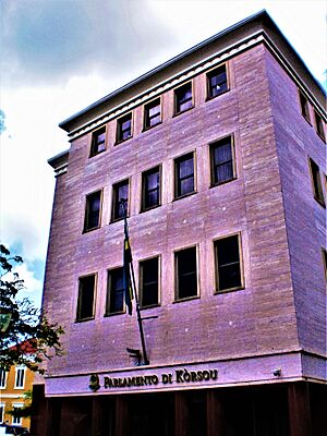 Archivo:Edificio del Parlamento de Curaçao, ubicado en el distrito de Punda, Willemstad