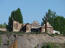 Archivo:Edificios en ruinas en Hiendelaencina