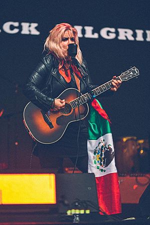 Archivo:Elis Paprika, founder of Now Girls Rule, performing at Playtime Festival in Mongolia, 2019