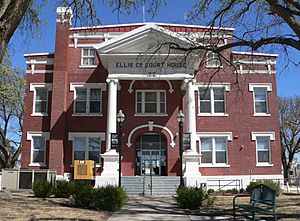 Archivo:Ellis County, Oklahoma courthouse from W 2