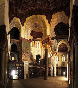 Archivo:Flickr - HuTect ShOts - Interior view 2 - The Complex of Sultan Qalawun مجمع السلطان قلاوون - El.Muiz Le Din Allah Street - Cairo - Egypt - 29 05 2010