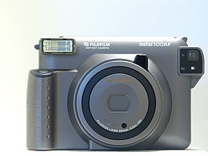 Archivo:Fujifilm Instax 500AF Instant Camera Front