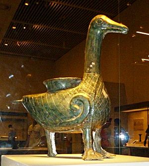 Archivo:Goose-shaped bronze zun. Western Zhou dynasty. Lingyan
