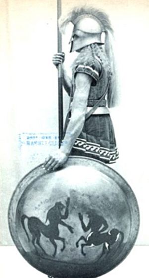 Archivo:Greek warrior, Spartan hoplite phalanx