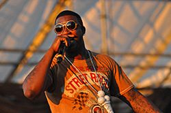 Archivo:Gucci Mane performing at the Williamsburg Waterfront 2