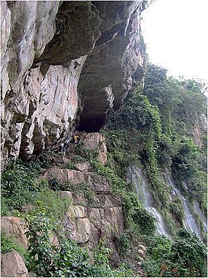 Archivo:Guinee Fouta Djalon Canyon