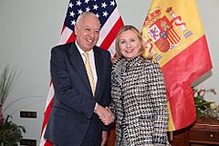 Archivo:Hillary Rodham Clinton and José Garcia-Margallo at the U.S. Department of State, February 4, 2012