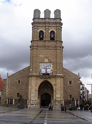 Archivo:La Bañeza - Iglesia de Santa Maria 12