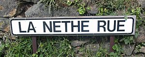 Archivo:La Nethe Rue road sign Jersey