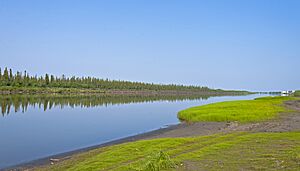 Archivo:Mackenzie River east channel at Tuktoyaktuk Winter Road junction