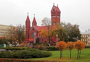 Archivo:Minsk. Autumn view to Church of Saints Simon and Helena