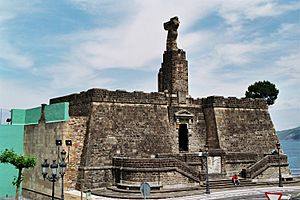 Archivo:Monumento a Elcano en Getaria (Gipuzkoa)