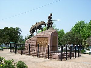 Archivo:Monumento al General Madariaga, Paso de los Libres