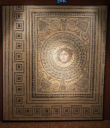 Museu d'Història de València, mosaic de la Medusa.JPG