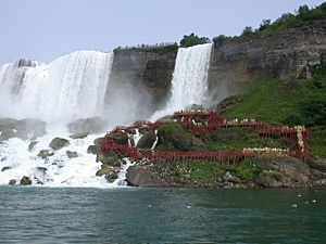 Archivo:Niagara Falls Walkway