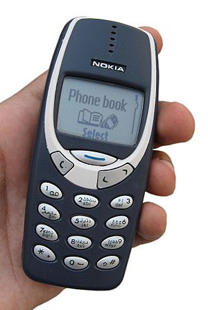 Archivo:Nokia 3310 in hand